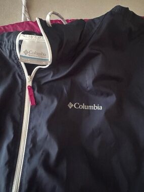 Columbia Women’s Navy Jacket with Pink Trim
